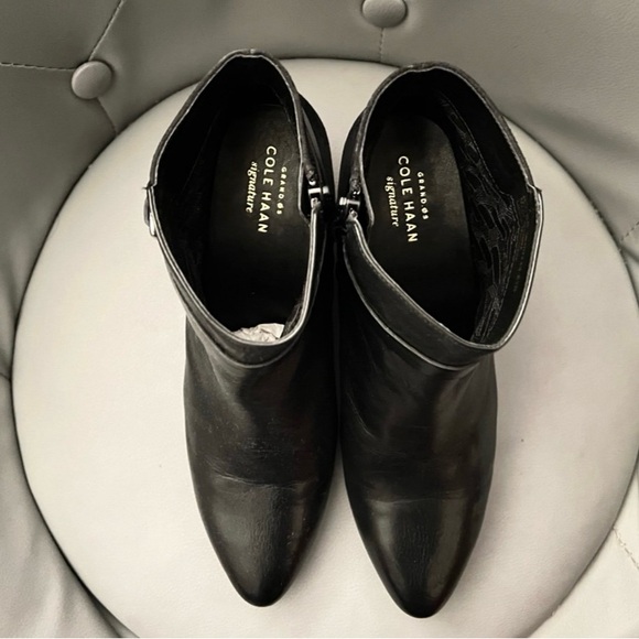 Cole Haan Signature black leather suede ankle booties size 8.5 - Picture 4 of 7
